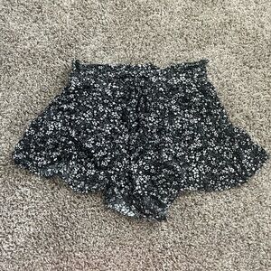 Flowy tiered shorts cute pattern! Vanilla Star brand size S